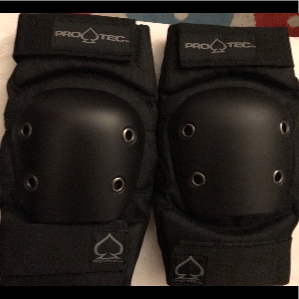 NWOT Pro-Tec Elbow Pads Size M Pair Black